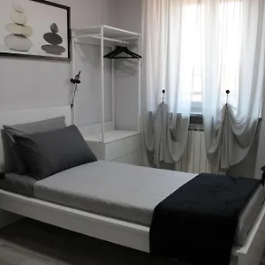 https://la-luna-blu-malpensa-camera-singola-zen.italymilanhotels.net